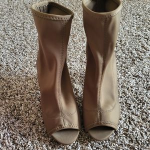 Dirt brown shows with clear heels